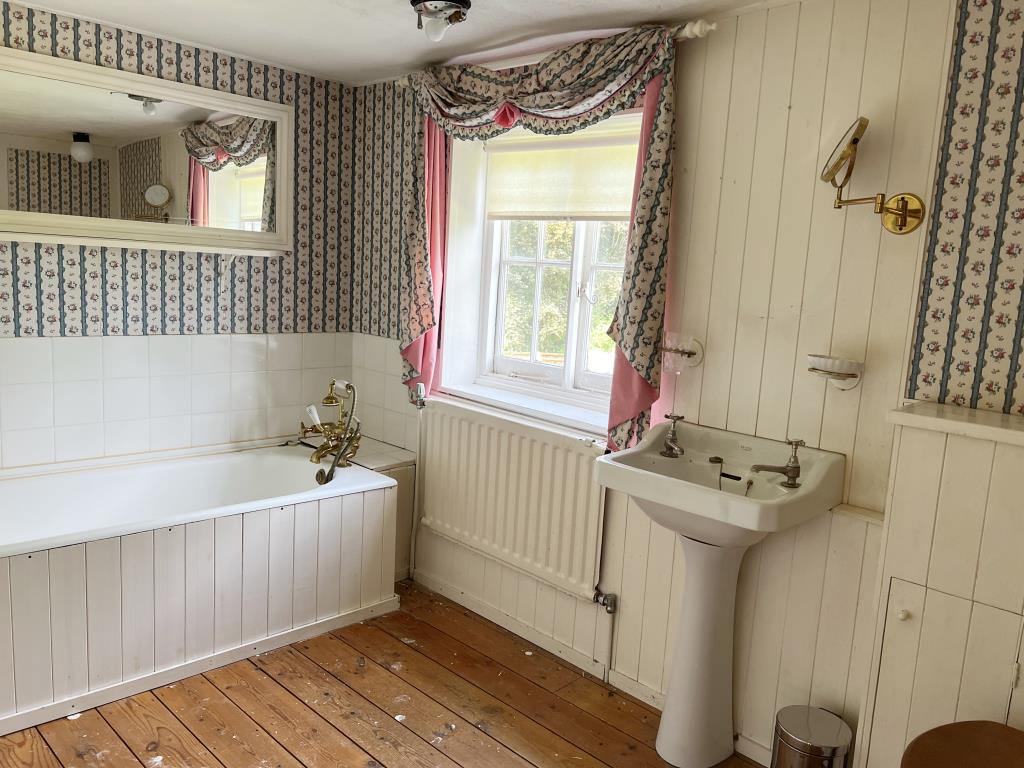 Lot: 65 - THREE-BEDROOM COTTAGE ON PLOT OF 0.34 ACRES FOR IMPROVEMENT - Bathroom with white suite and wooden floor